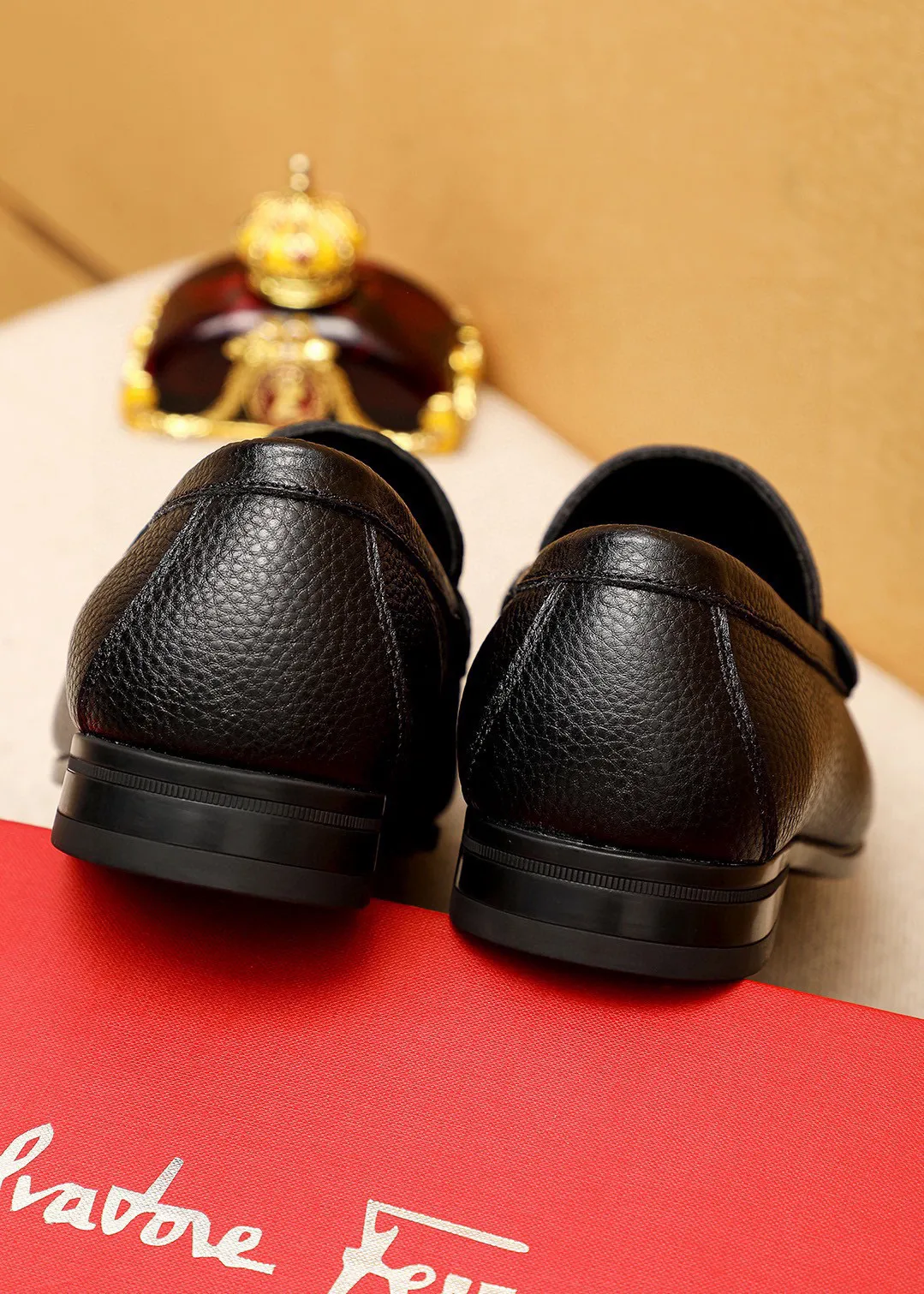 Men's shoes 💰480 💐 Product trademark: Ferragamo "Ferragamo" casual leather shoes Regular size: 38-44 (45🉑️customized) Product materials: Selected imported first-layer pebbled cowhide leather upper + luxury hardware buckle, imported water-dyed cowhide leather lining. Strong three-dimensional visual effect, original outsole color: 4⃣️seed leather materials available